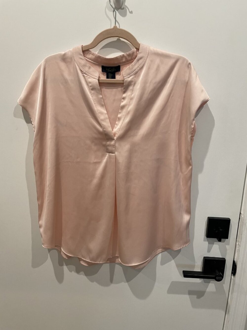 Rachel Roy petal pink silky sleeveless blouse - Size Medium - Washable!